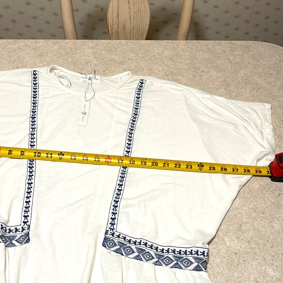 BNWT THYME & HONEY WHITE DOLMAN SLEEVE NAVY BLUE EMBROIDERED TUNIC TOP - Picture 6 of 11